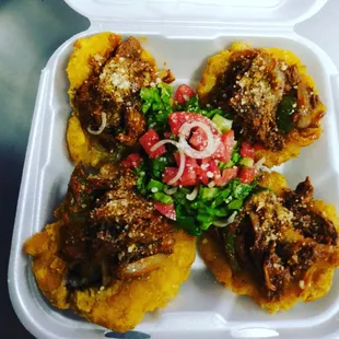 Tostones rellenos con picadillo