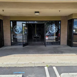 Bienvenidos  al centenario  grill nuestra nueva casa vengan a disfrutar  de nuestros deliciosos platillos buen habiendo y buena atencion