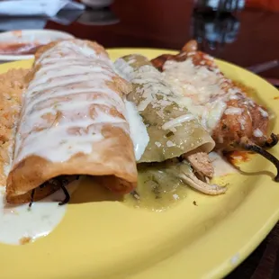 a plate of mexican food