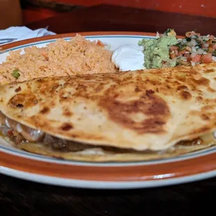 a plate of mexican food