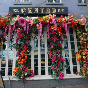 Front door floral decorations