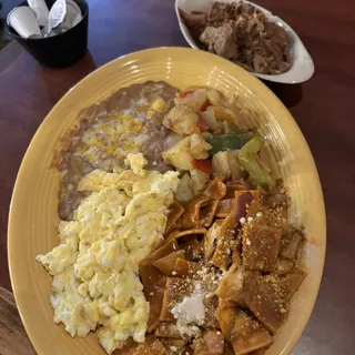 Chilaquiles con Huevos Breakfast