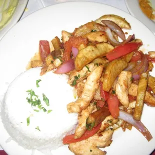 Pollo Saltado
