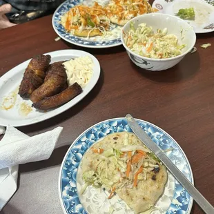 Papusas, flautas, platanos