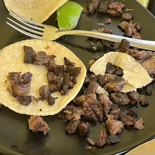 pedi tacos de lengua me dieron carbón!    chalateco en saratoga