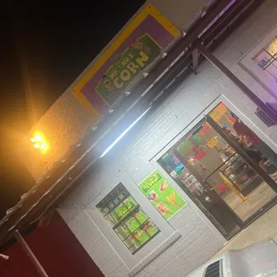El Chango loco is not located here anymore. The current place is called Mr. &amp; Mrs. corn. The sell ice cream, funnel cakes, corn lol