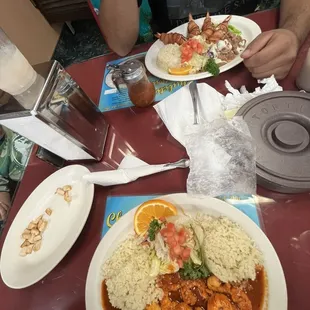 camarones a la diabla y camarones Costazul