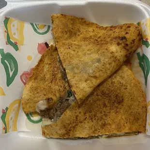 Quesabirria con Consome