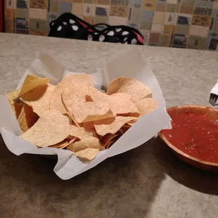 The free chips and salsa
