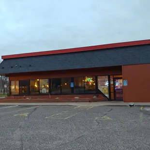 the front of a fast food restaurant