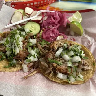 2 tacos carnitas.