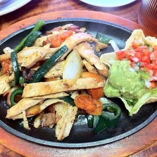 Fajitas Poblanas, flattened chicken breast strips with peppers, onions, tomatoes, and BACON.