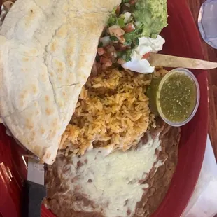 quesadilla supreme with carnitas