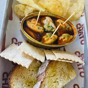 Mussels in paprika brine