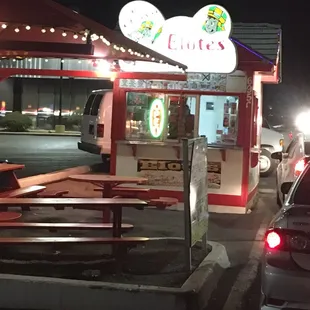 El Chavos... benches outside