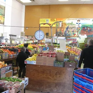 the produce section of a grocery store