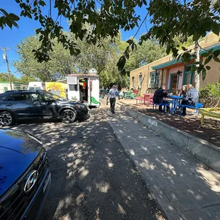 The picnic tables in back of the food truck