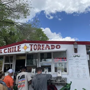 ramen and noodles, outside