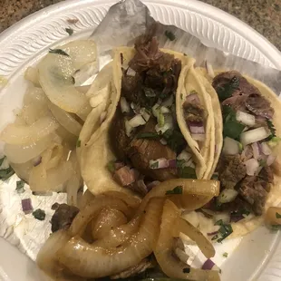 Taco de asada  Taco de carnitas  Grilled onions and grilled Chilito