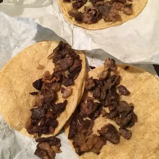 Lleno de gordo! En mi vida he visto un taco asi. Definitivamente no volvere a comer de ahí.