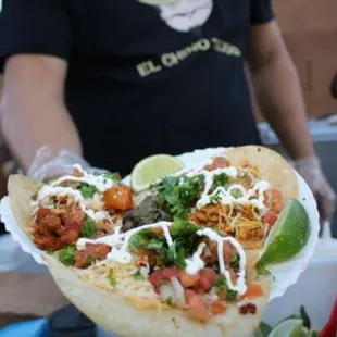 El Chino serving up a plate.