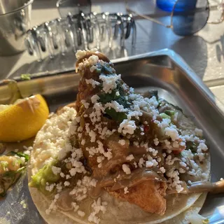 PESCADO (2 TACOS)