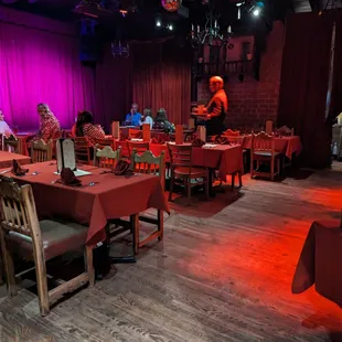 Hollywood. Sunset Blvd. El Cid seating.