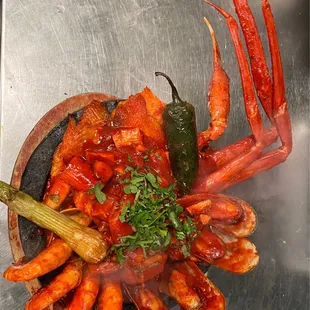 Molcajete de mariscos en salsa a la diabla