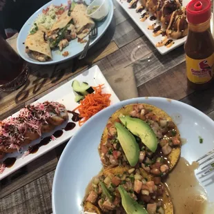 Sushi volcán de camarón  Ceviche de pescado  Tacos Gobernador de Marlin o Camaron Sushi exclusivo