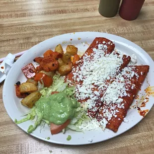 a plate of mexican food