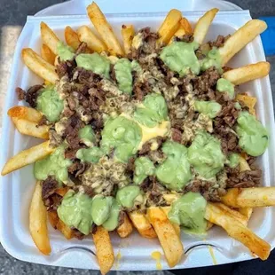 Bistec loaded fries with salsa verde