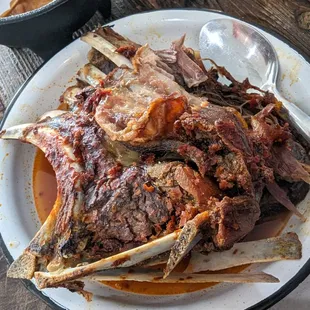 Birria de chivo tatemada