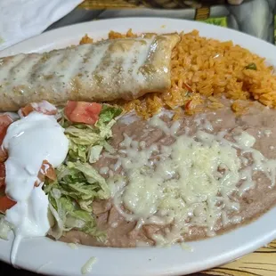 a plate of mexican food