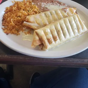 Dos chimichangas, ric and beans