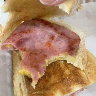 No vale 9.99 un slice de jamón. Un robo.