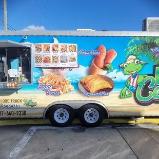 a picture of a food truck