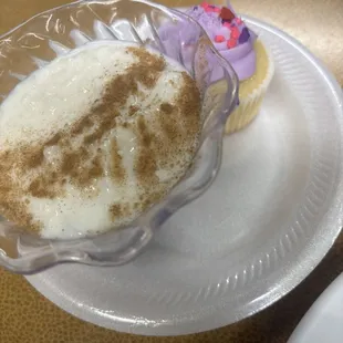 Rice pudding and cupcake