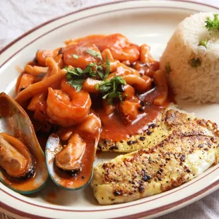 pescado a lo macho   tilapia filet ,  mussel, squid, shrimp, octopus