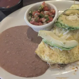 El corral omelette (substitute potatoes &amp; tortilla with refried beans &amp; pico de gallo)