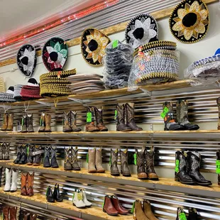 Large selection of Cowboy boots, Botines, Work boots, children's boots and huaraches.