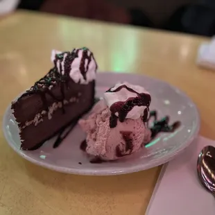 Khakis chocolate cake