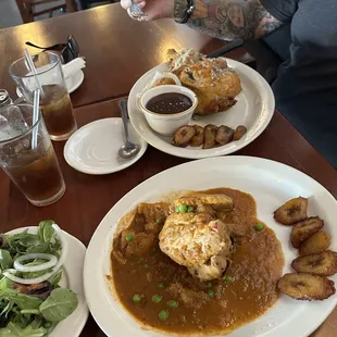Fricase Pollo and Pollo Criollo with the most amazing Plantains!
