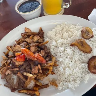 Pollo Saltado
