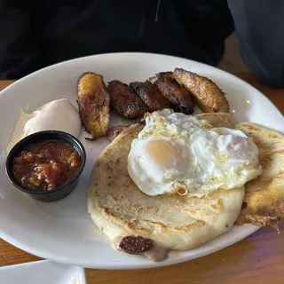 Desayuno Pupusa Vaquera