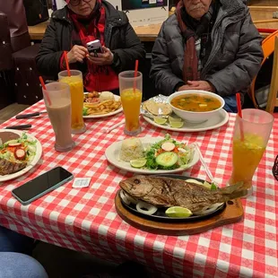 Fry fish (boca colorada,  better than. Tilapia)with a side of salad and maracuyá juice