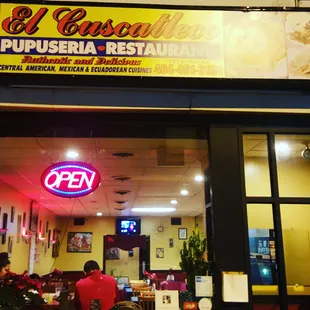 El cuscatleco outside view.