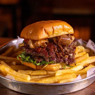 General Belgrano 
Two 3.5oz beef patties with mushrooms, blue cheese with almonds, roasted red bell peppers, caramelized onions, arugula