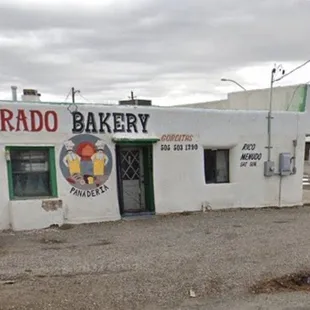 the entrance to el dorado bakery