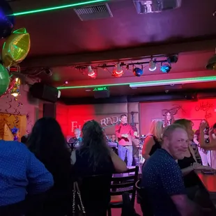 Live music with Frosty and the Silvertones