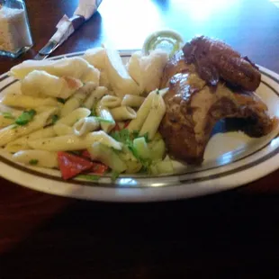 1/4 chicken plate comes w. Two sides of your choice